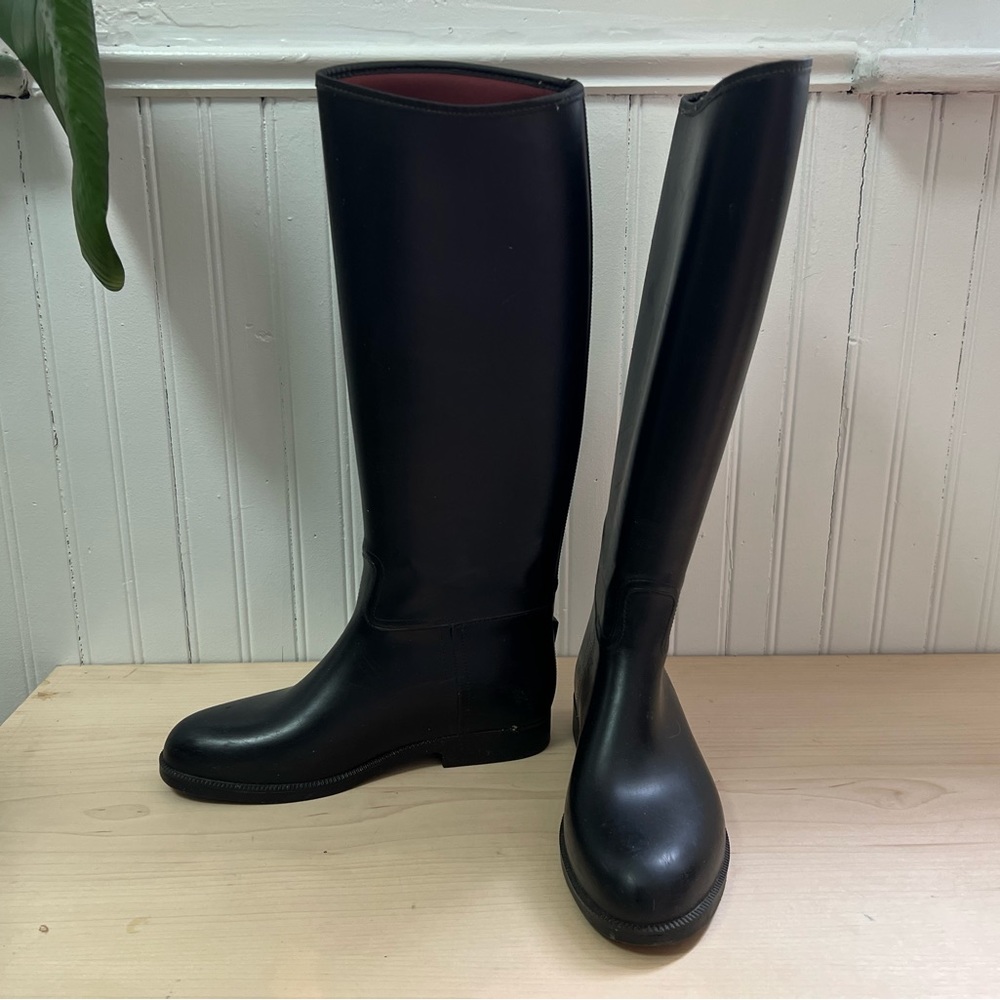 Black Rubber boots with fabric liners. Not for people with muscular calves.